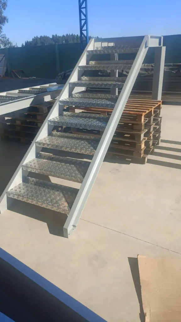 escadas metálicas para indústria alimentícia