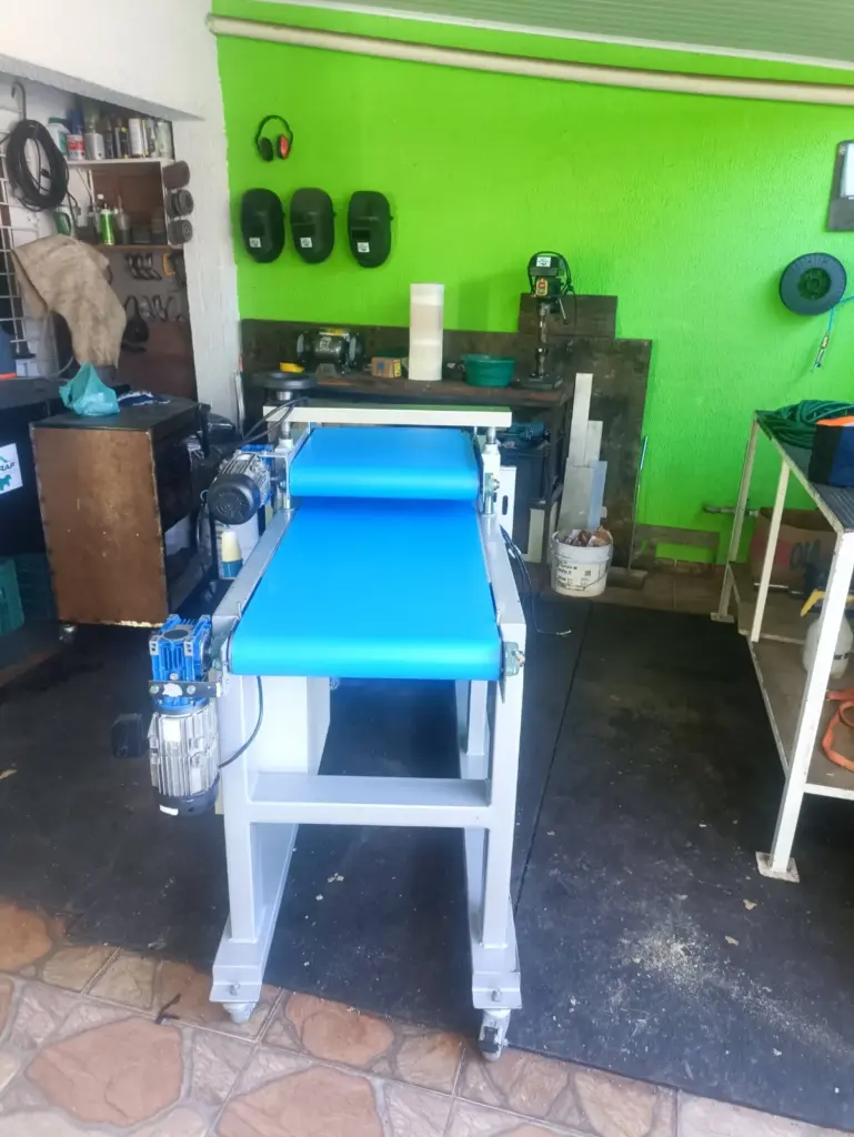 Esteira transportadora para fábricas alimentícias