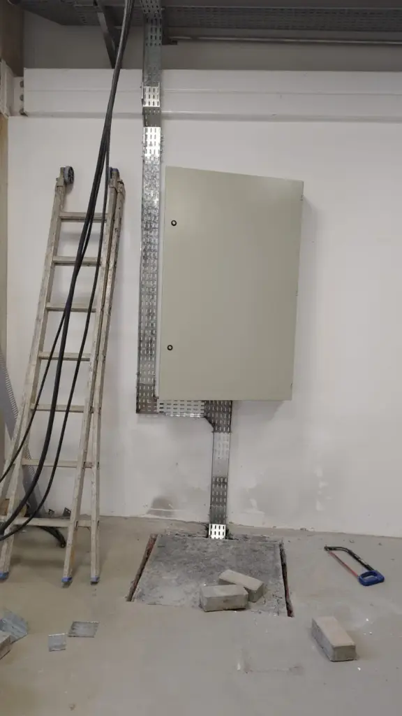 projetos de engenharia com quadros de comando