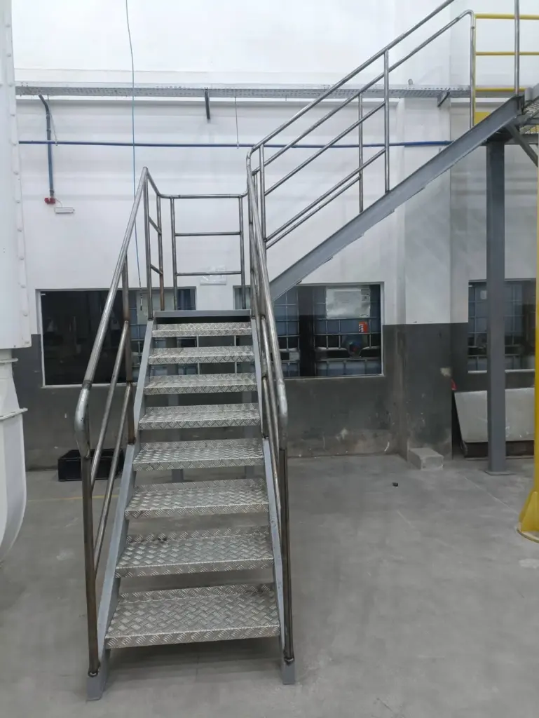 projetos de escadas de acesso em engenharia